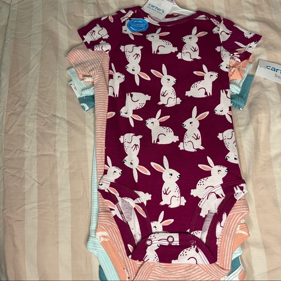 Carter’s 5 Piece Onesies with 3 snap Buttons - Picture 6 of 7